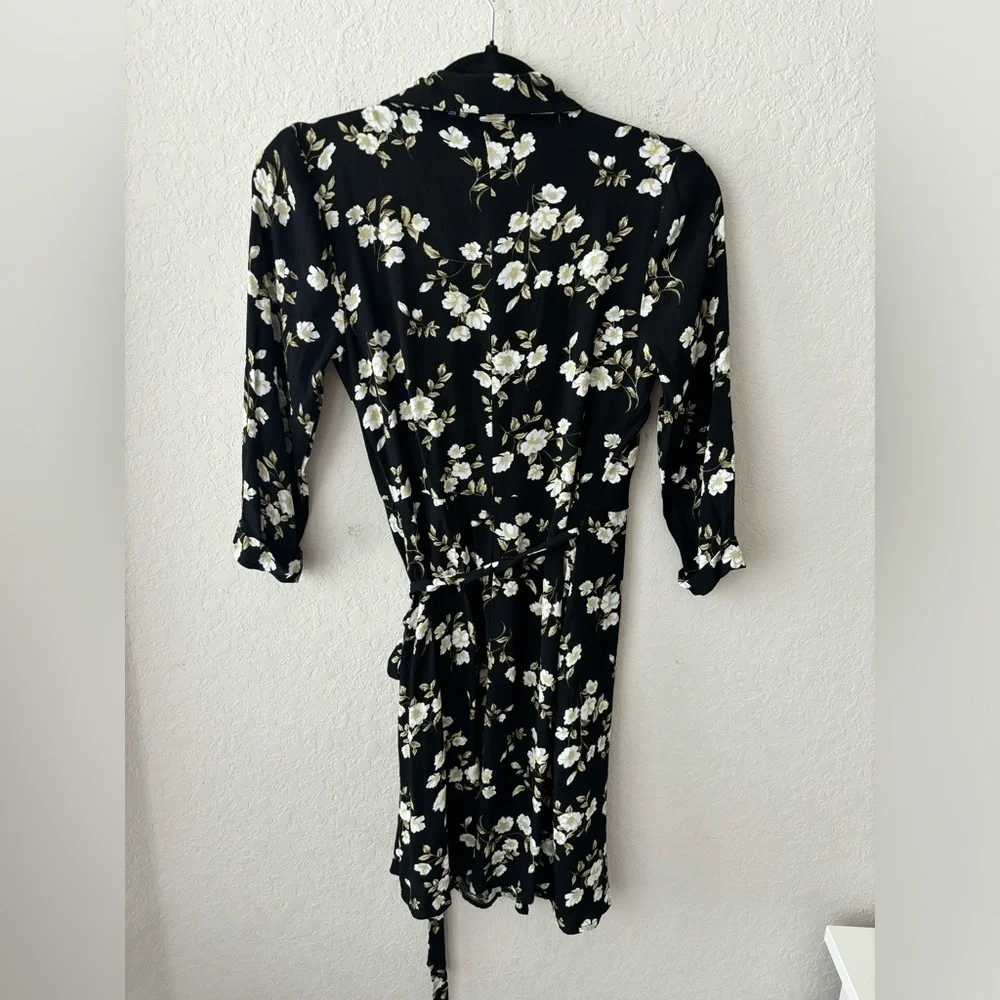 Lulus Black Floral Wrap Mini Dress size small - Picture 7 of 8